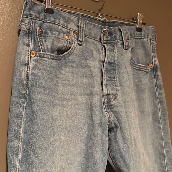 Levi’s Men’s Jeans Size 29/30 Light Wash - Picture 2 of 7